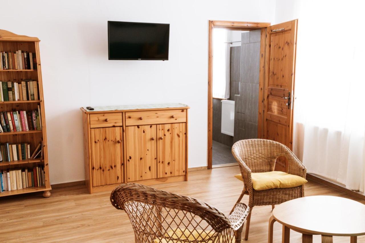 Ferienwohnung An Der Berliner Seenkette Schwerin  Esterno foto